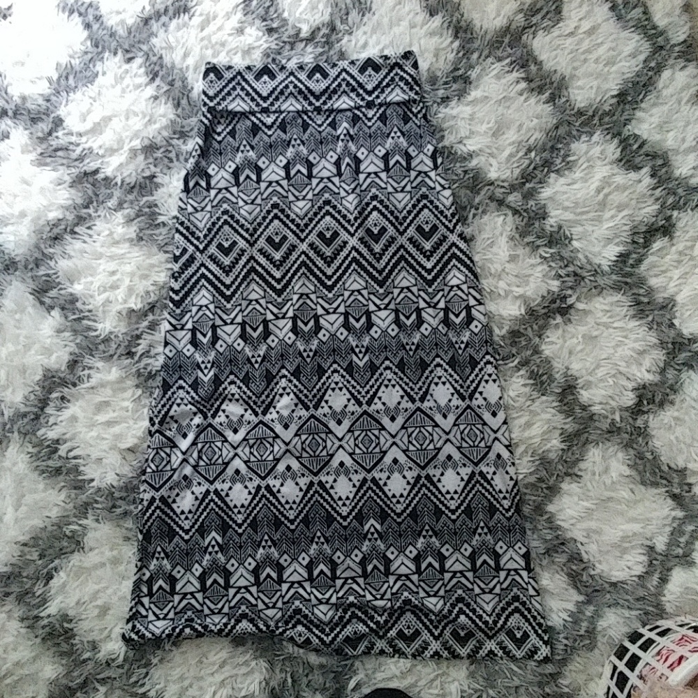 Arizona black and white maxi skirt medium